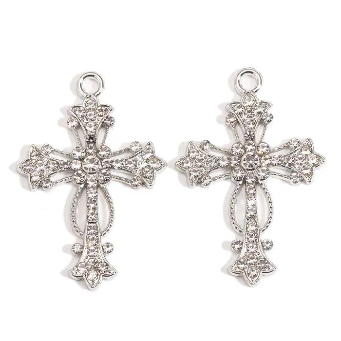 Breloques en forme de croix dorées pour bijoux et accessoires de mode chrétienne élégants pour femmes et occasions spéciales
