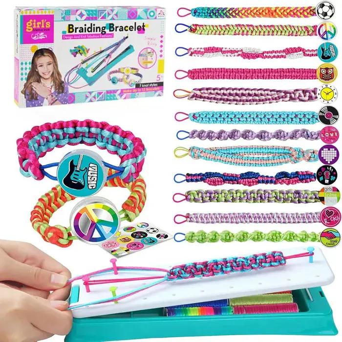 Kit de fabrication de bracelets d'amitié pour filles avec 12 couleurs de fils et boucles de dessin animé pour occasions spéciales et activités de voyage