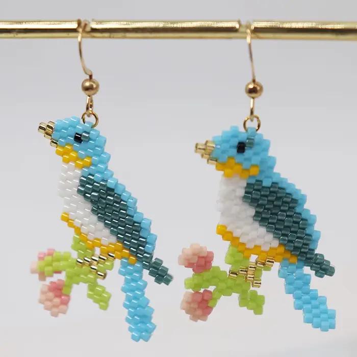 Boucles d'oreilles perlées pour oiseaux de perroquet, boucles d'oreilles en perles de riz, alliage simple, conception originale de Bohême, tricot à la main, marée