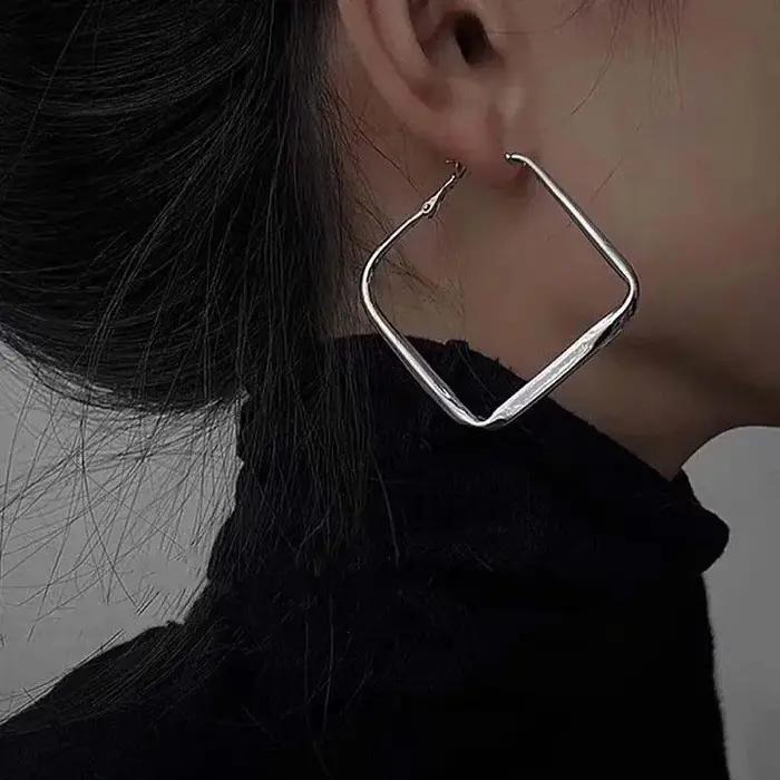 Boucles d'oreilles carrées couleur or pour femmes bijoux exagérés en métal géométrique cercle irrégulier style moderne 2026 occasions spéciales