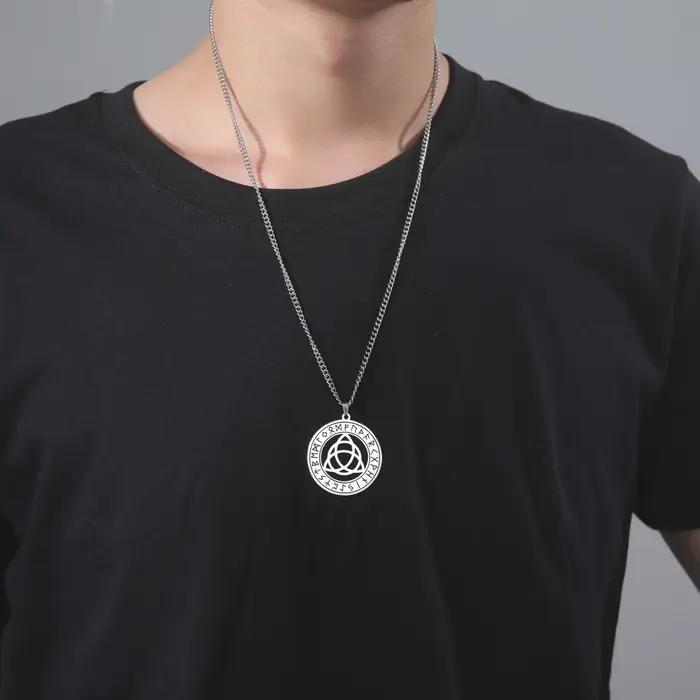 Collier Triquetra Knot en acier inoxydable style vintage pour homme et femme occassions spéciales noel anniversaire