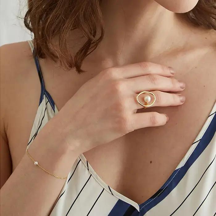Bague de cocktail en perles vintage plaquées or 18 carats pour femmes élégantes et occasions festives modernes