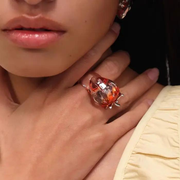 Bague fraise transparente rouge punk design unisexe bagues de cocktail à la mode pour femmes et hommes occasions spéciales fantaisie