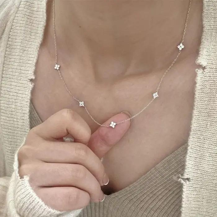 Magnifique collier chaîne en Zircon incrusté de fleurs à quatre feuilles pour femmes