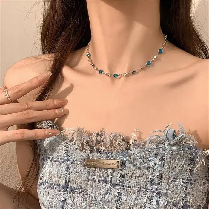 Collier papillon romantique en cristal bleu bicouche pour femmes et filles bijou scintillant à la mode pour les parties occasions spéciales