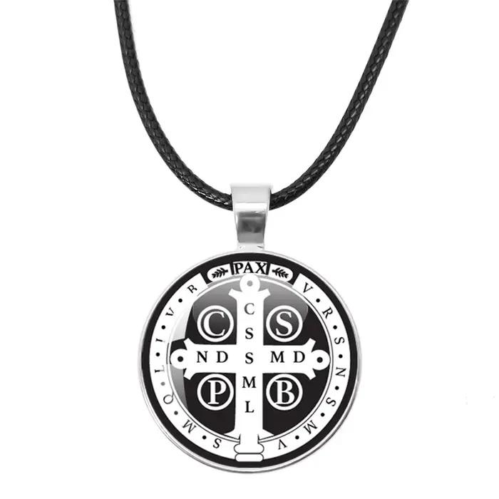 Collier en corde de cuir avec médaillon de Saint Benoît pendentif religieux amulette médaille d'exorcisme cadeau occassions spéciales