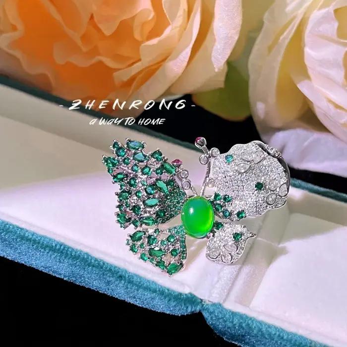 Pendentif luxueux haut de gamme serti de diamants