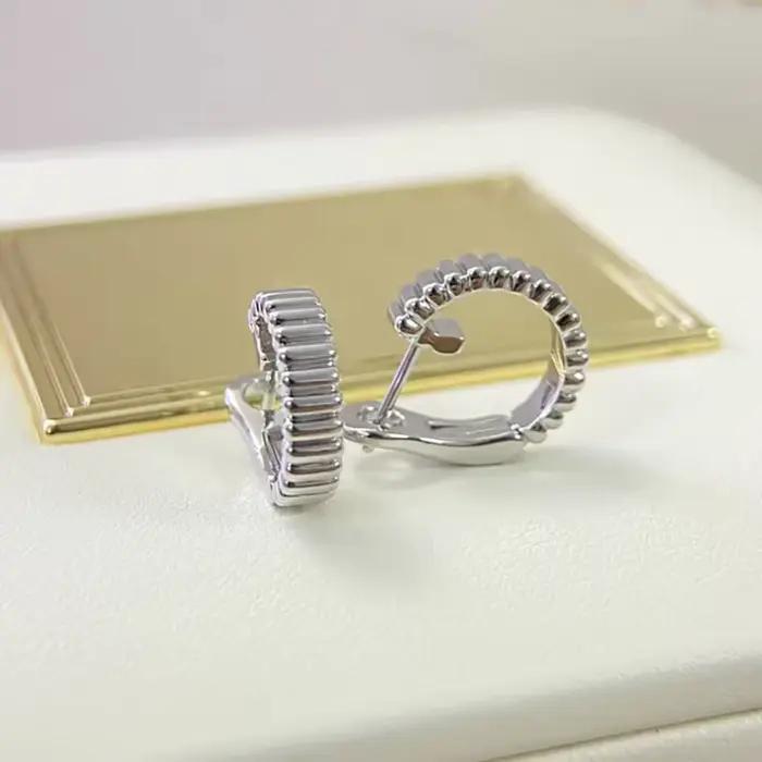 Boucles d'oreilles pendantes en argent sterling 925 plaqué or avec moissonite pour femmes occasions spéciales design squelette finition satinée