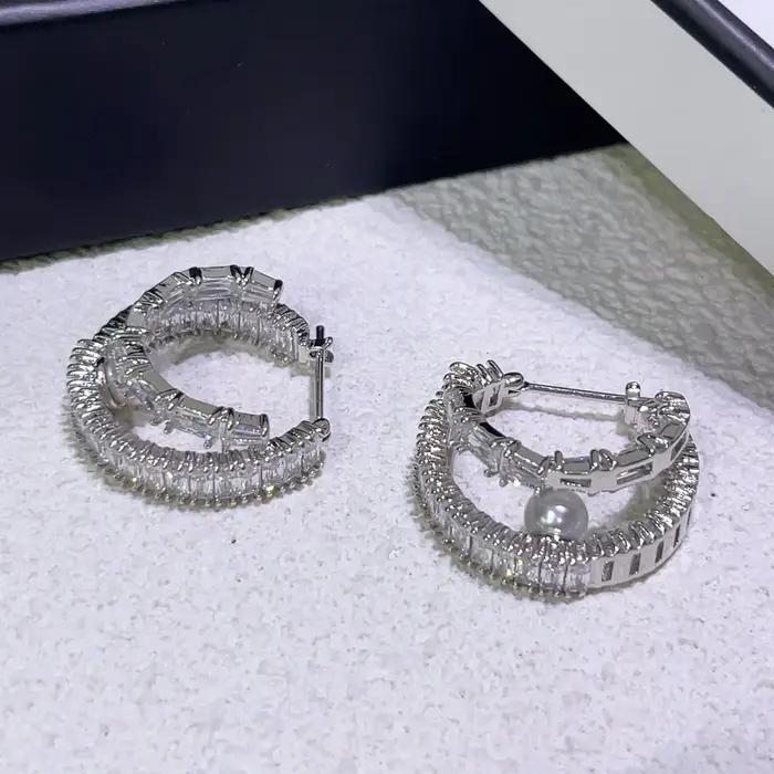 Boucles d'oreilles en argent sterling 925 serties de pierres précieuses pour femmes occasions spéciales comme fiançailles anniversaires et noël