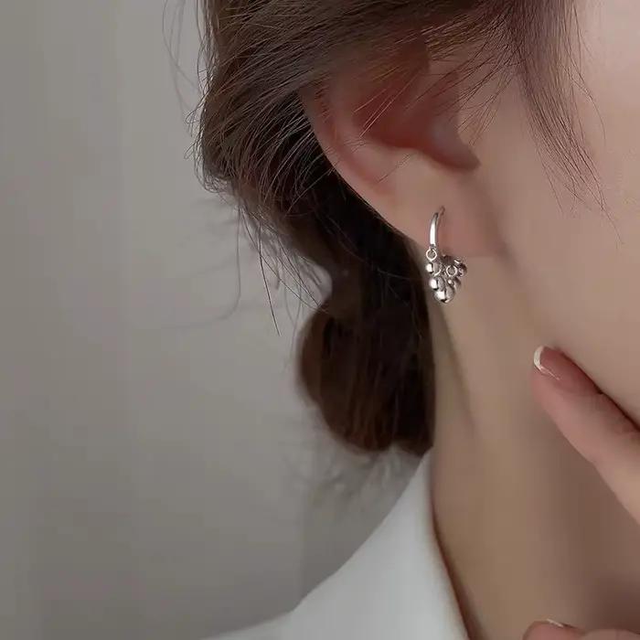 Boucles d'oreilles Lynne à la mode en argent sterling 925 avec cinq perles rondes élégantes pour femmes occasions spéciales sublimer votre look sophistication elegance traditionnelle