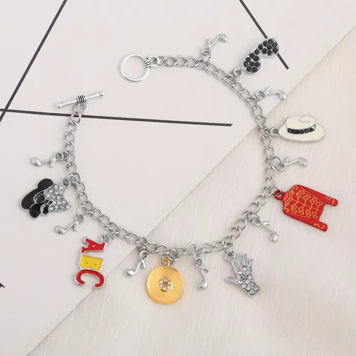Collier Michael Jackson BAD, Pendentif MJ Classique Rock Roll Intemporel, Bijou Punk Tendance, Cadeau pour Hommes et Femmes