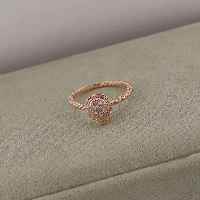 Bague pour femme vintage classique en forme de goutte d'eau. Parfait pour un usage quotidien, cadeau de bijoux pour les fêtes