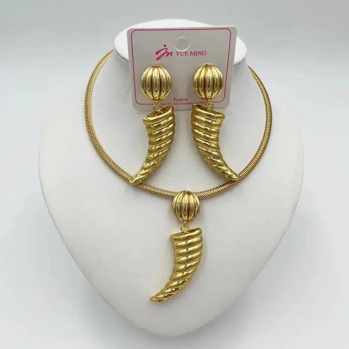 Ensemble de 2 pièces de bijoux de dubaï pour femmes, grandes boucles d'oreilles et pendentif, ensemble de 2 pièces pour mariage nigérian, accessoires de fête, cadeaux