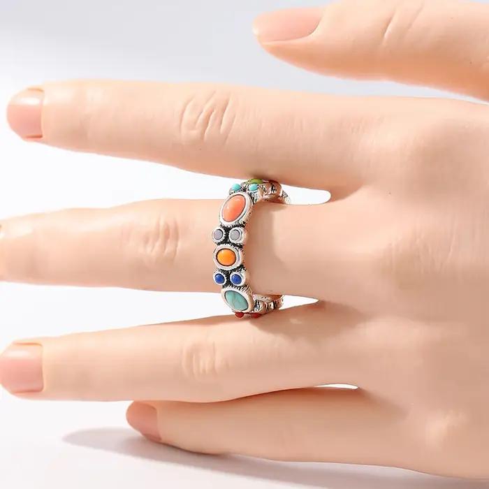 Bague plaquée argent avec pierres synthétiques colorées incrustées