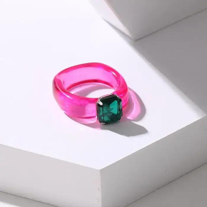 Bague en résine incrustée de zircons colorés, simple et tendance, pour femme, cadeau mignon et élégant pour anniversaire ou événement commémoratif
