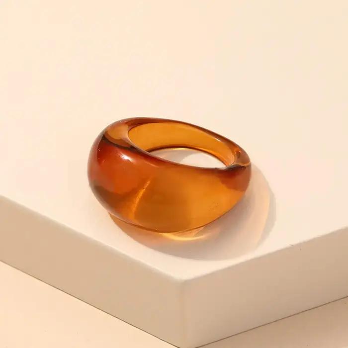 Bague acrylique colorée et transparente en plastique géométrique simple et créative pour homme et femme occasions spéciales sorties et événements