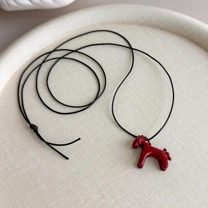 Pendentif cheval porte-bonheur bijou de fête hyfad collier chaîne corde occasion spéciale nouveau style vendange