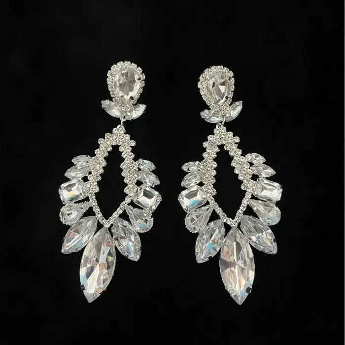 Boucles doreilles en diamant rouge de luxe pour femmes occasions spéciales formelles soirée elegance unique style