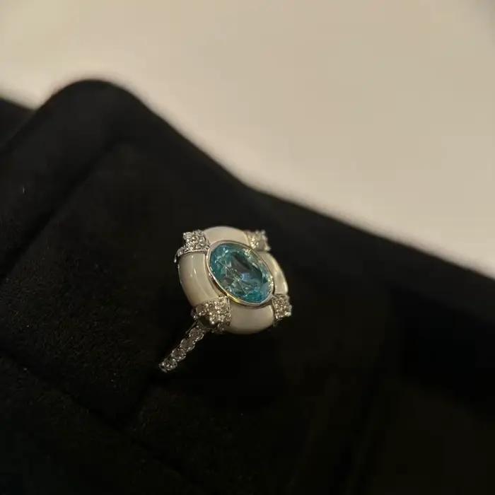 Bague de Luxe en Pierre Précieuse