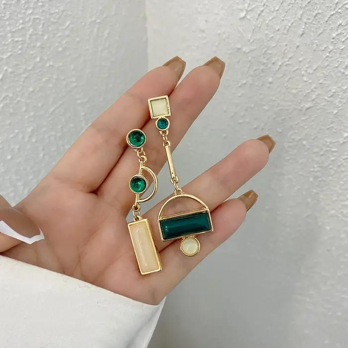 Boucles d'oreilles AENSOA en métal avec motifs de plantes ornementaux et strass pour femmes mode et élégance occassions spéciales