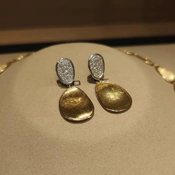 Boucles d'oreilles brossées incrustées de diamants ovales rétro pour femmes, boucles d'oreilles géométriques ondulées brillantes, goujon, conception unique, cadeau de bijoux de fête