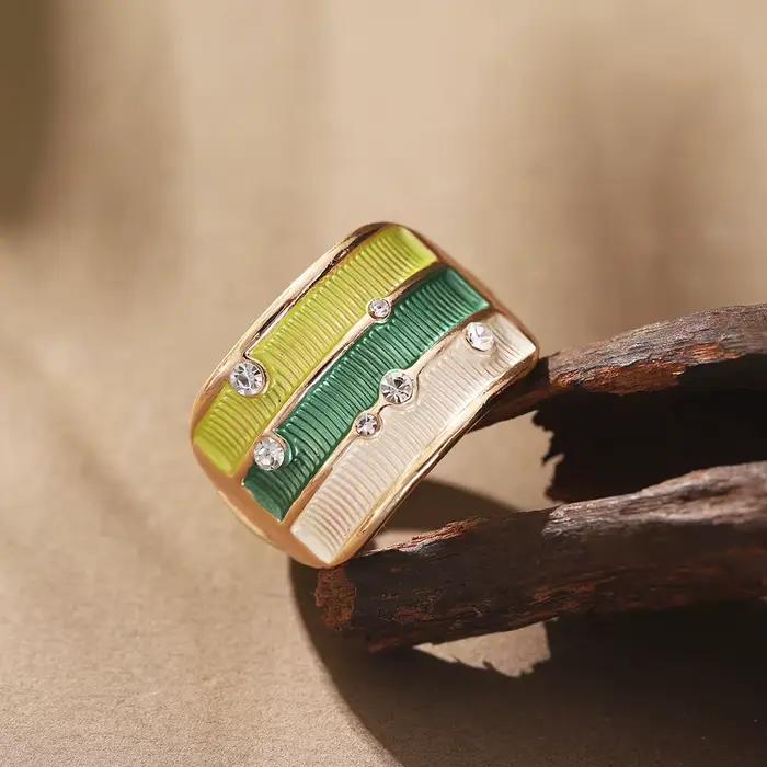 Bague géométrique rétro réglable en alliage de zinc avec strass blanc ou kaki pour femmes occasions spéciales et quotidiennes