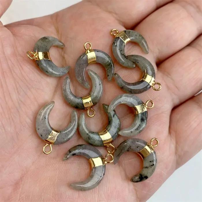 Pendentif en pierre naturelle en forme de lune
