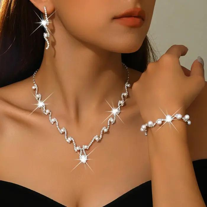Nouvelles boucles d'oreilles géométriques en perles serties de diamants