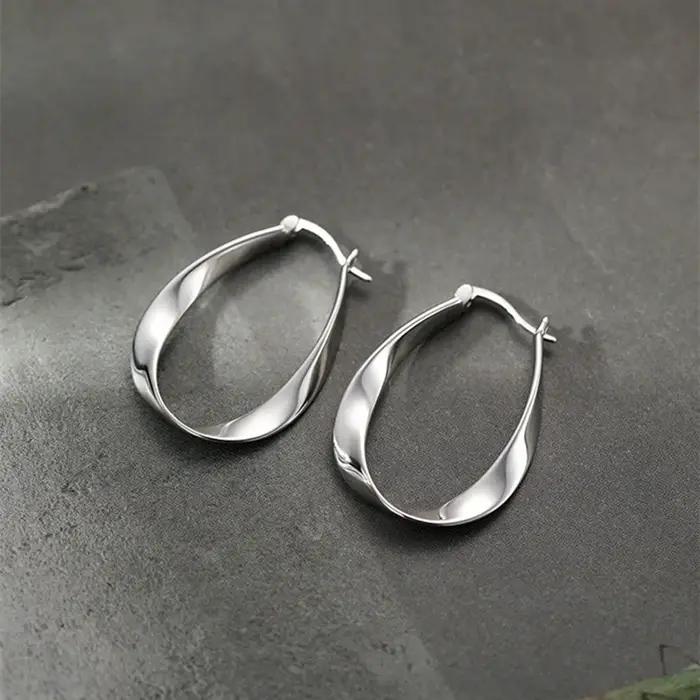 Boucles d'oreilles suspendues torsadées géométriques en argent 925 serties de zirconium pour femmes occasions spéciales cadeaux anniversaire moderne élégant