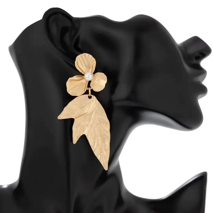Boucles d'oreilles pendentif feuille créative de style gothique, boucles d'oreilles fleur dorée vintage, cadeaux de fête et de banquet à la mode