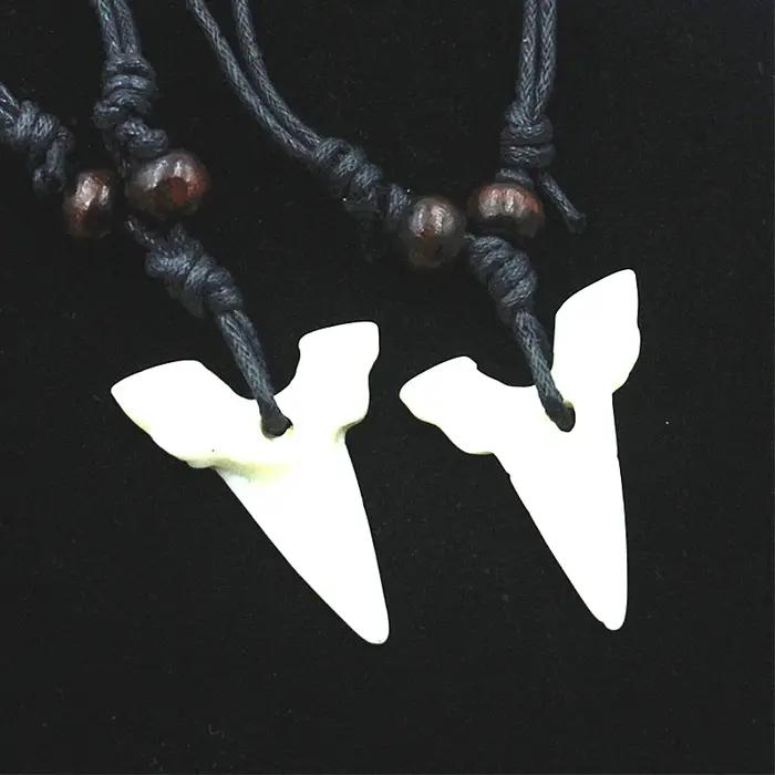 Collier Imitation os de Yak en forme de dent de requin