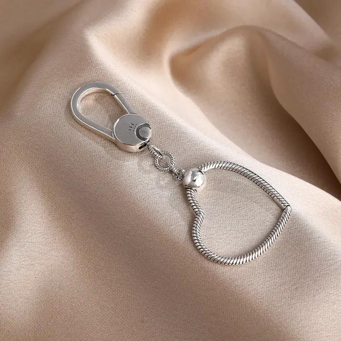 Porte-clés en argent 925 serti de zirconium blanc élégant pour femmes occasions spéciales cadeau fantaisie