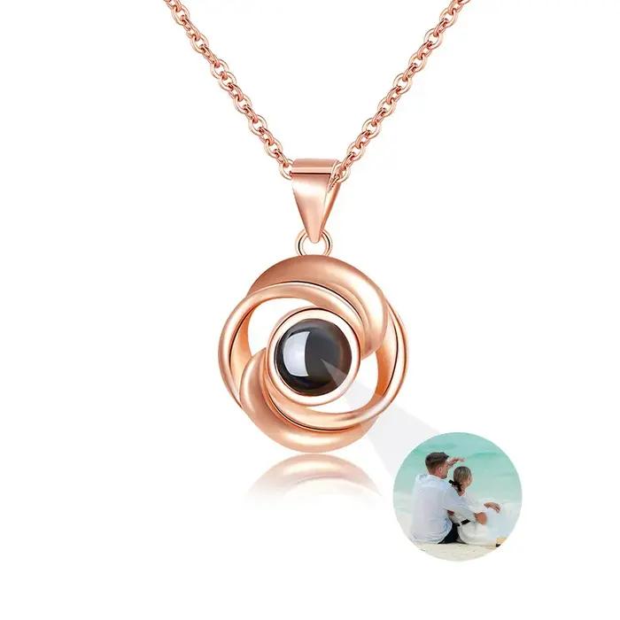 Collier Photo Personnalisé avec Pendentif de Projetive de Fleurs de Rose pour Cadeaux Commémoratifs de Fêtes et Occasions Spéciales pour Femmes