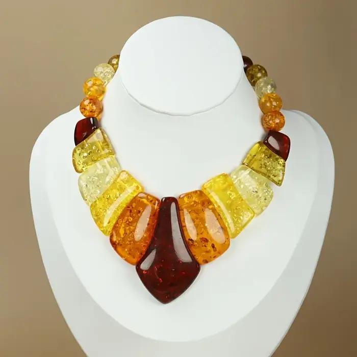 Nouveau collier ambre de cire d'abeille élégant et à la mode