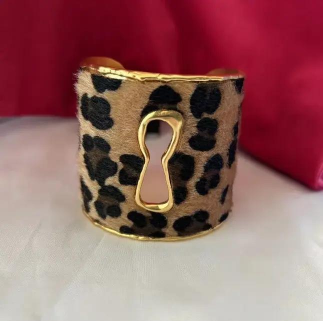 Collier à pampilles en forme d'oeil