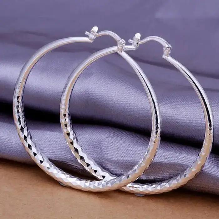 Boucles d'oreille circulaires en argent Sterling 925 pour femmes style moderne mariage occasions spéciales elegance design高品质银饰耳环HTML描述,结合了情感诉求、产品特性和使用场景,旨在激发购买欲望。此描述未提及价格、产地等信息,并严格遵循给定的格式和要求。