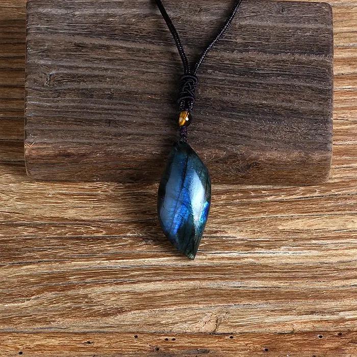 Collier en Labrumen Naturel de Forme Irrégulière
