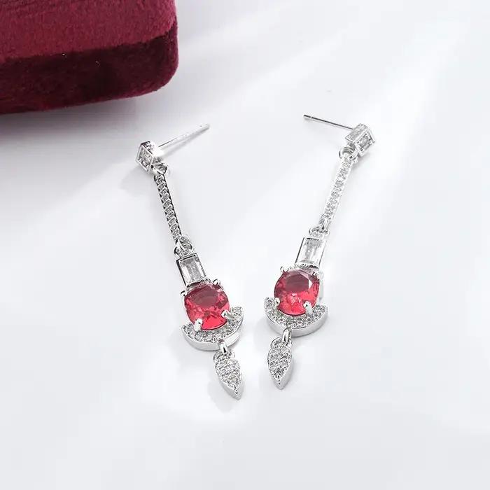Boucles d'oreilles longues pompon diamant pour femme