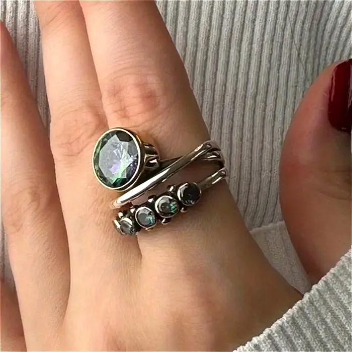 Bague antique incrustée de zircone synthétique verte plaquée argent pour femme