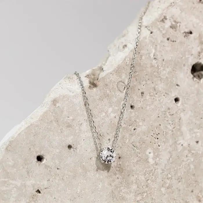 Collier pendentif solitaire en or 14 carats avec moissanite 4mm/5mm