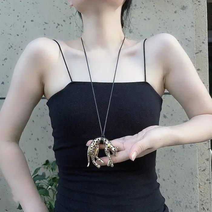 Collier pendentif léopard rétro en émail noir et or pour femmes