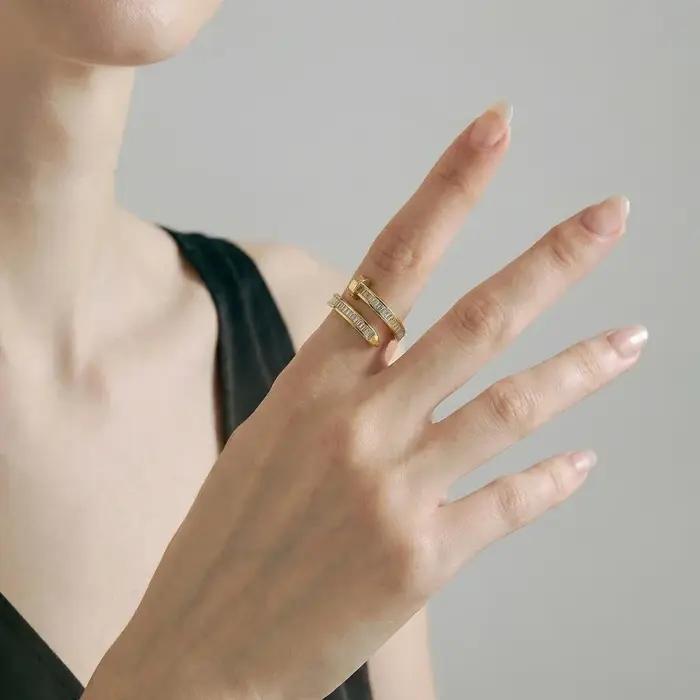 Bague élégante à double bande en argent plaqué platine avec zircons baguette