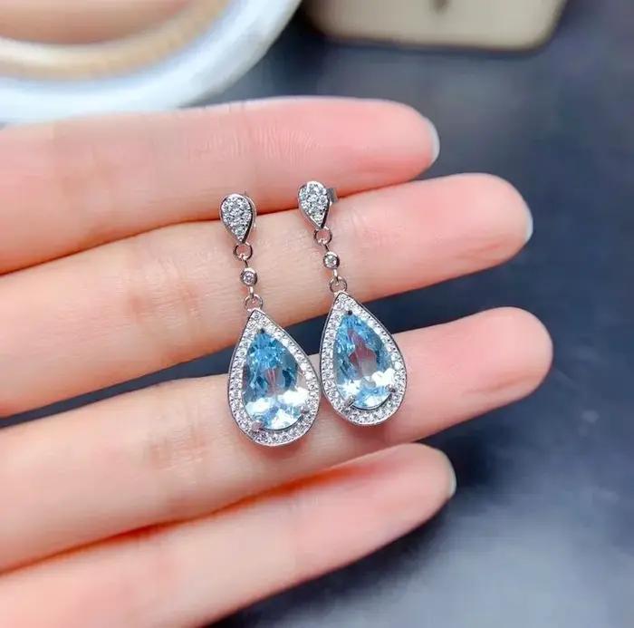 Boucles d'oreilles créoles en topaze naturelle bleue pour femme, bijoux bohèmes élégants pour occasions spéciales et cadeaux de fête