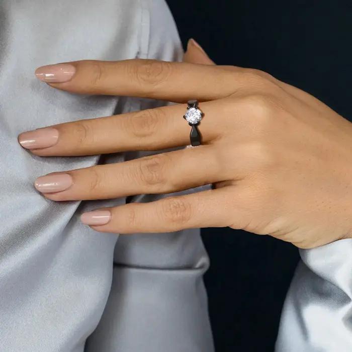 Bague de fiançailles solitaire ronde pour femmes en zirconium cubique doré plaqué or 18 carats pour occasions spéciales engagement anniversaire fête