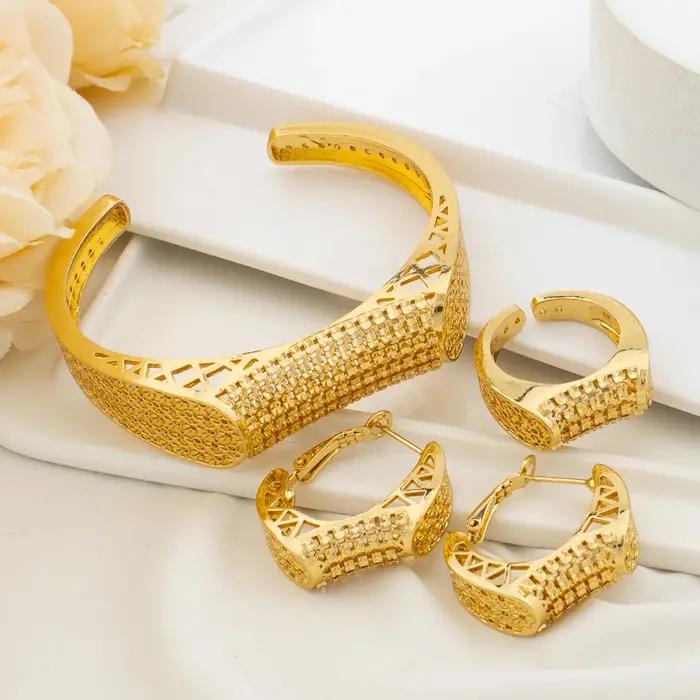 Ensemble de bijoux en cuivre plaqué or 18 carats bracelet bague et boucles d'oreilles pour femmes occasions spéciales elegance africaine