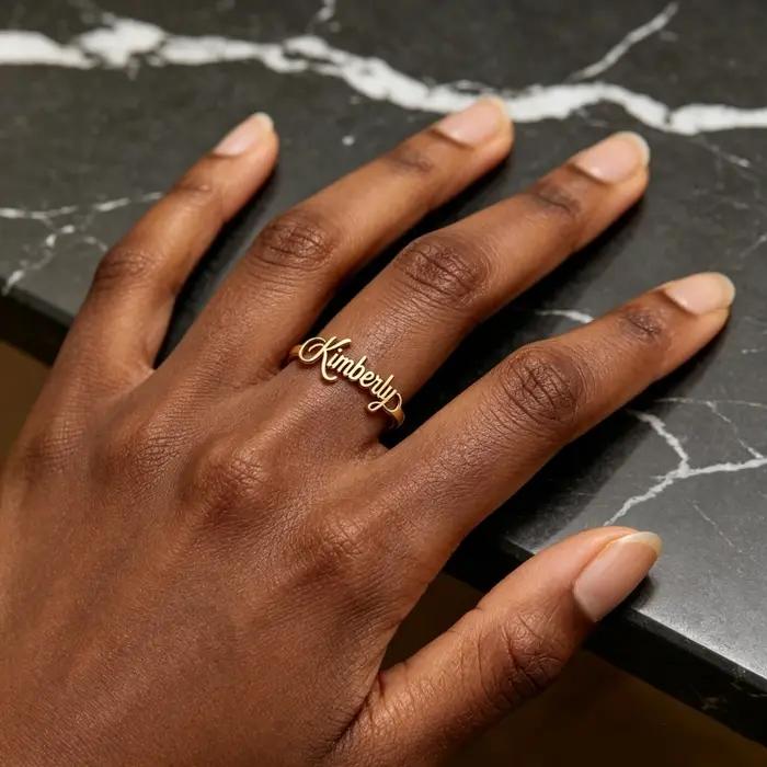 Bague ajustable avec nom en écriture cursive personnalisée
