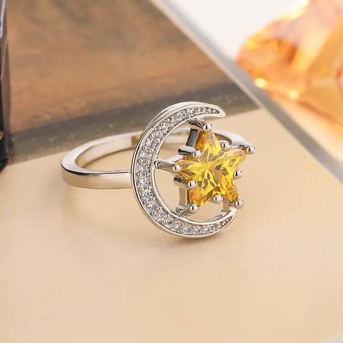 Bague étoile dorée et lune CZ pour femme | Conception céleste en zircone jaune | Plaqué argent 925 | Bijoux de mode