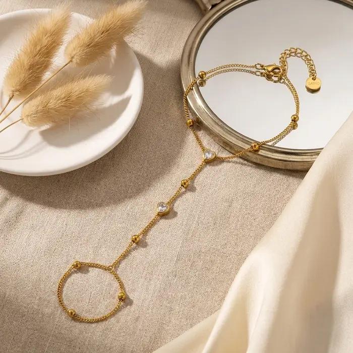 Chaîne de main délicate en zircon en forme de cœur pour femme