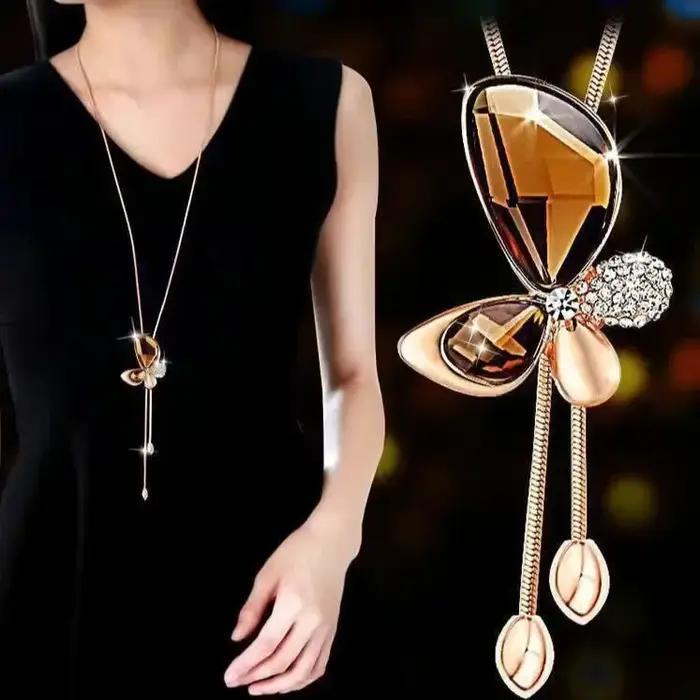 Collier papillon en cristal avec chaîne de serpent pour femmes, élégant pour soirées et occasions spéciales