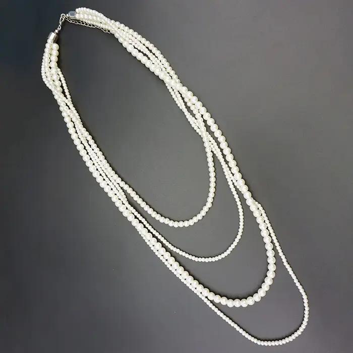 Long collier de perles de verre crème multicouche pour femme